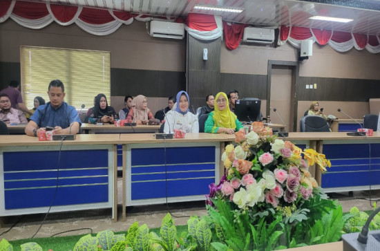 Camat Kuok Hadir, Rapat Launching Bantuan Pemda-Bulog-Dinsos