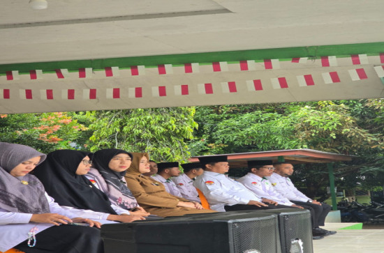 Plt. Camat Intan Monica Sandra Kunjungi MAN 1 Kuok : Pimpin Upacara dan Evaluasi Program MBG